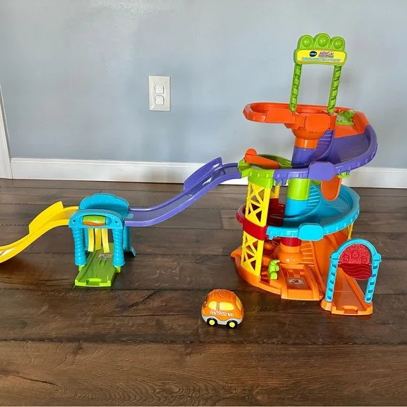 VTech spinning tower Playset - Picture 2 of 5